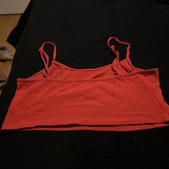 red cropped top - Picture 2 of 3
